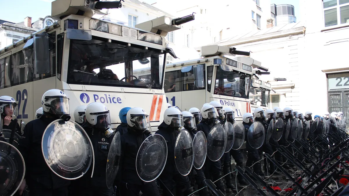 Полиция по време на демонстрация в Брюксел, 2011 г. (архивна снимка)