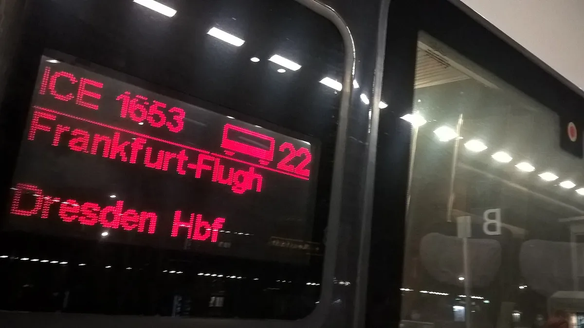 ICE der Deutschen Bahn im Bahnhof (Archivbild)