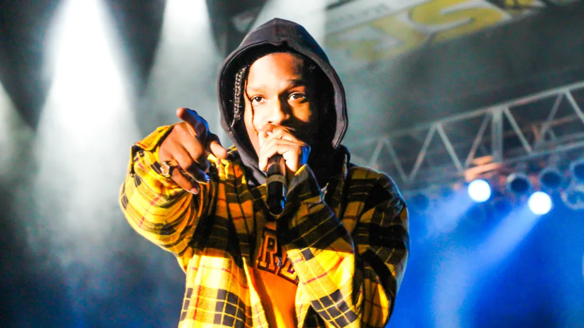 Архивна снимка: A$AP Rocky по време на концерт, 2013 г.
