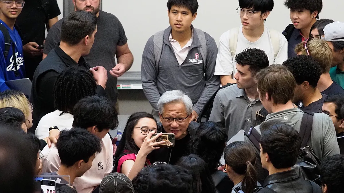 Nvidia-Chef Jensen Huang mit Studierenden der Stanford University im April 2026 (Archivbild)