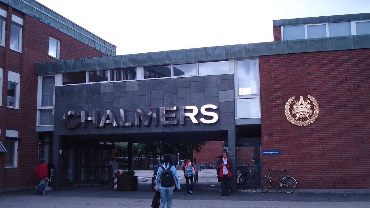Архивна снимка: входът на Chalmers University of Technology в Гьотеборг