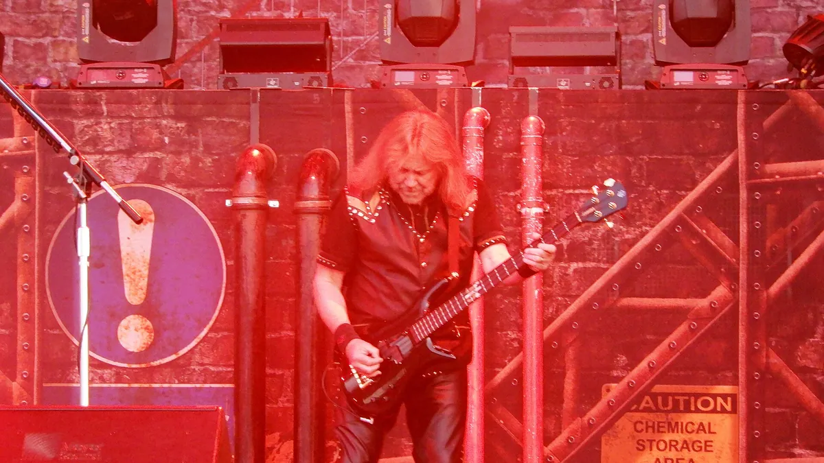 Archivbild: Ian Hill mit Judas Priest beim Hellfest 2022
