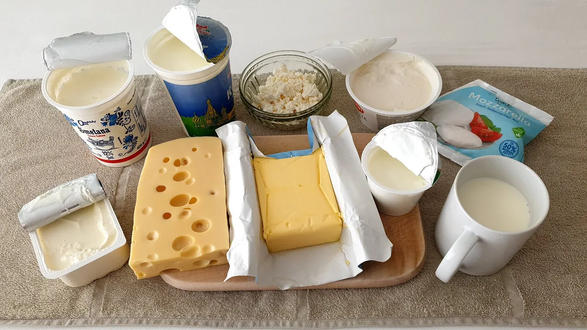 Символна снимка: Млечни продукти – сирене, масло, кисело мляко, извара и мляко