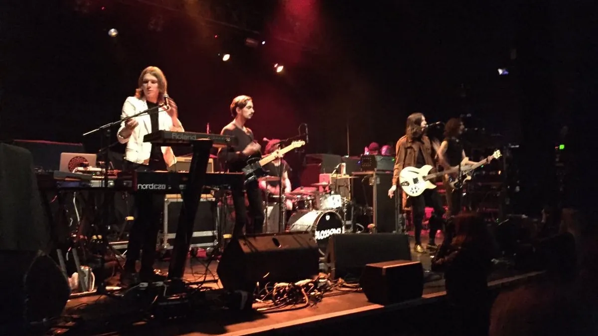 Архивна снимка: Blossoms на живо във Forum в Кентиш Таун, Лондон, 2015 г.