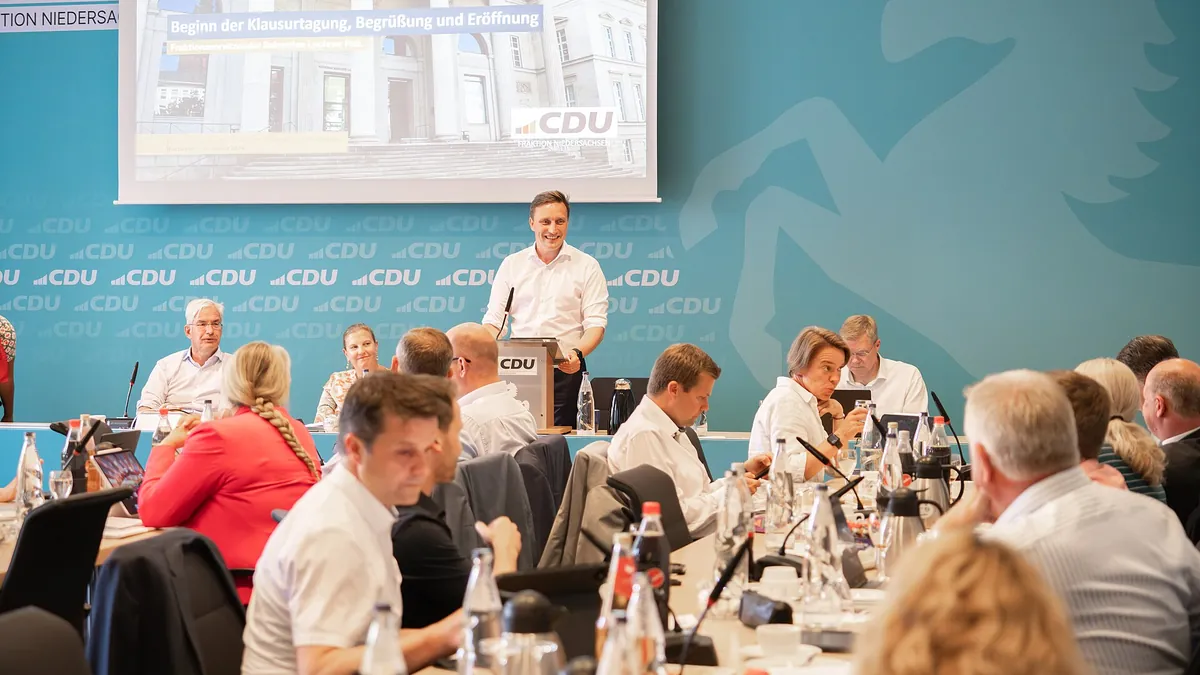 Symbolbild: Sitzung der CDU-Landtagsfraktion in Niedersachsen (2024)