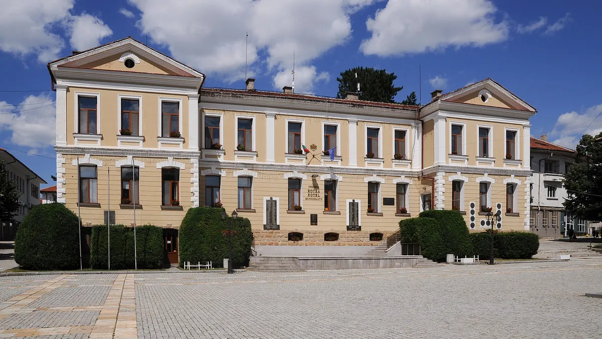 Symbolbild: Das Rathaus von Kotel in der Region Sliwen