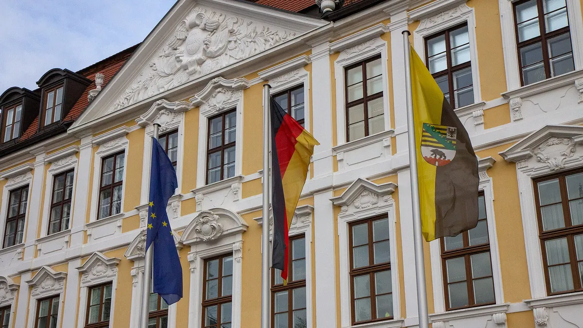 Symbolbild: Gebäude des Landtags von Sachsen-Anhalt am Domplatz in Magdeburg