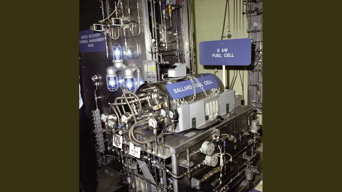 Archive image: a 1990s fuel cell system for a bus – not the Fraunhofer IMM reformer