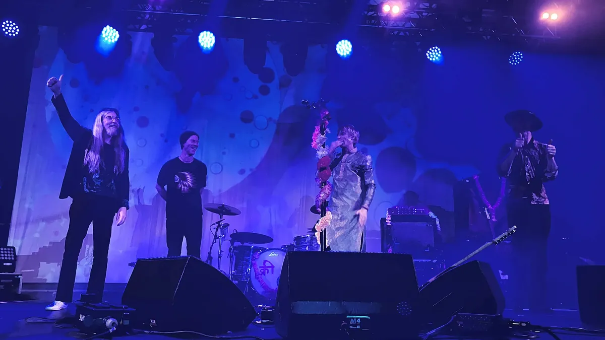 Архивна снимка: Kula Shaker в оригиналния си състав на живо в Глазгоу, 2024 г.