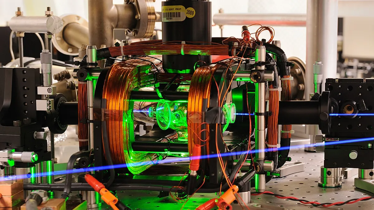 Symbolbild: Versuchsaufbau mit Ionenfalle für Quantencomputer-Experimente