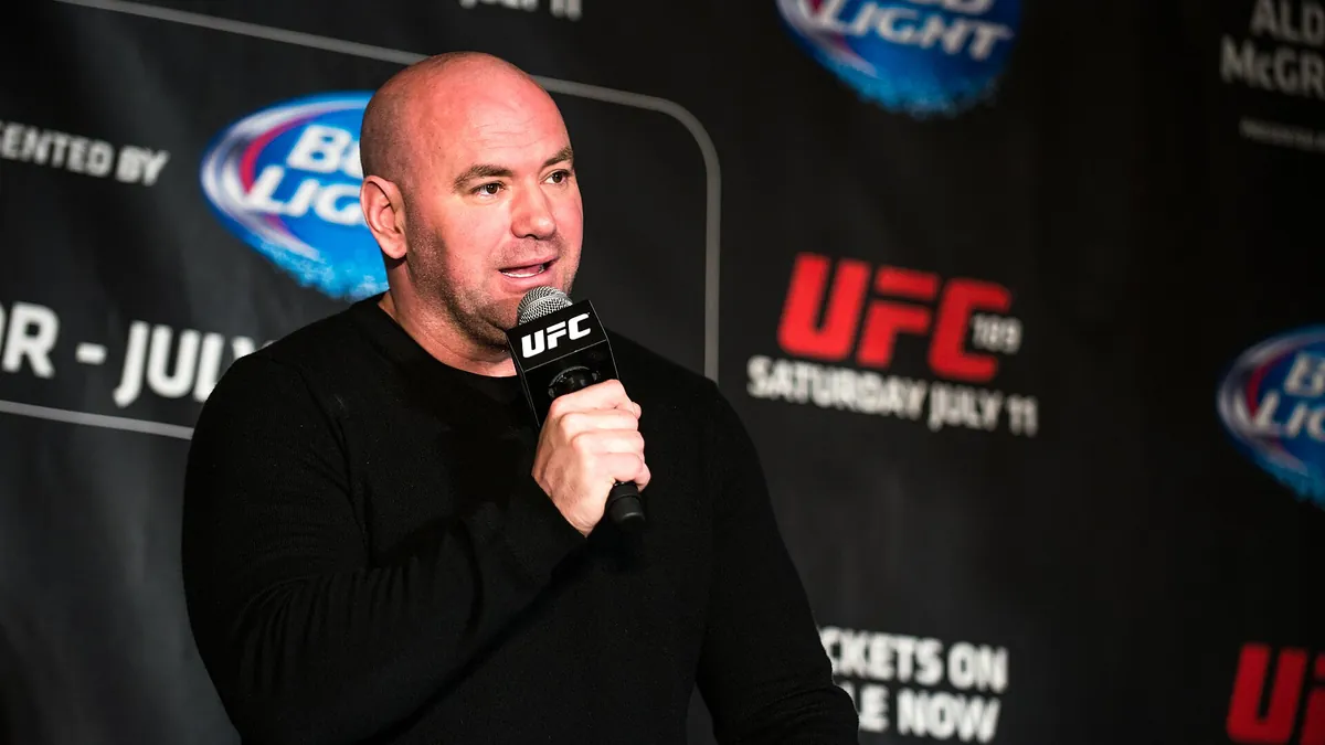 Dana White, Chef von Zuffa Boxing und der UFC, bei einer Pressekonferenz 2015 (Archivbild)