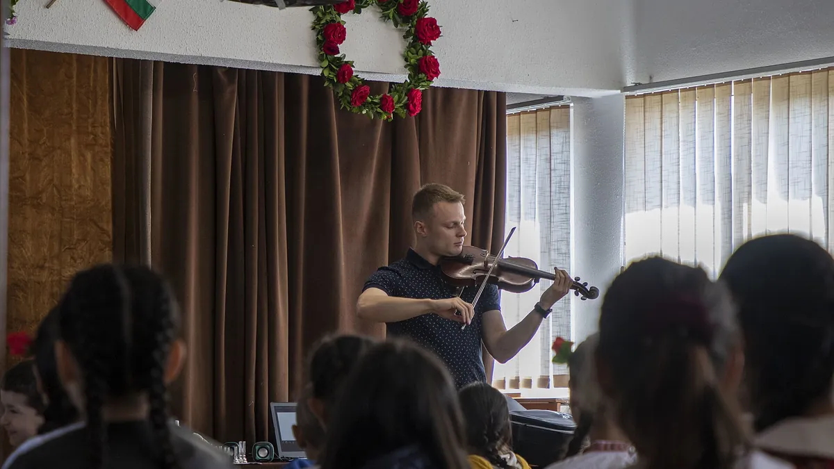 Symbolbild: Musikstunde in einer Grundschule in Bulgarien