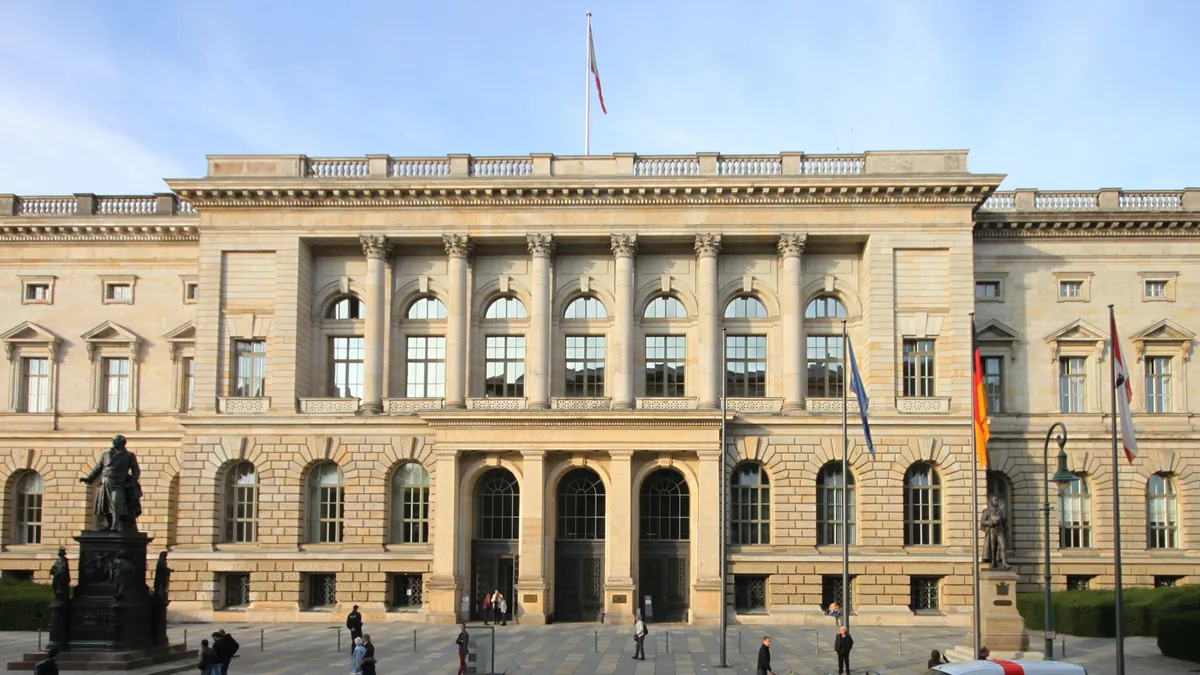 Символна снимка: сградата на Берлинския парламент (Abgeordnetenhaus)