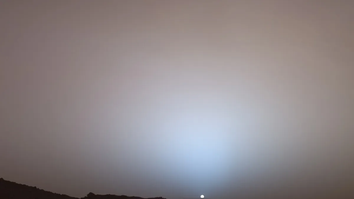 Symbolbild: Sonnenuntergang über dem Gusev-Krater auf dem Mars, aufgenommen vom Rover Spirit