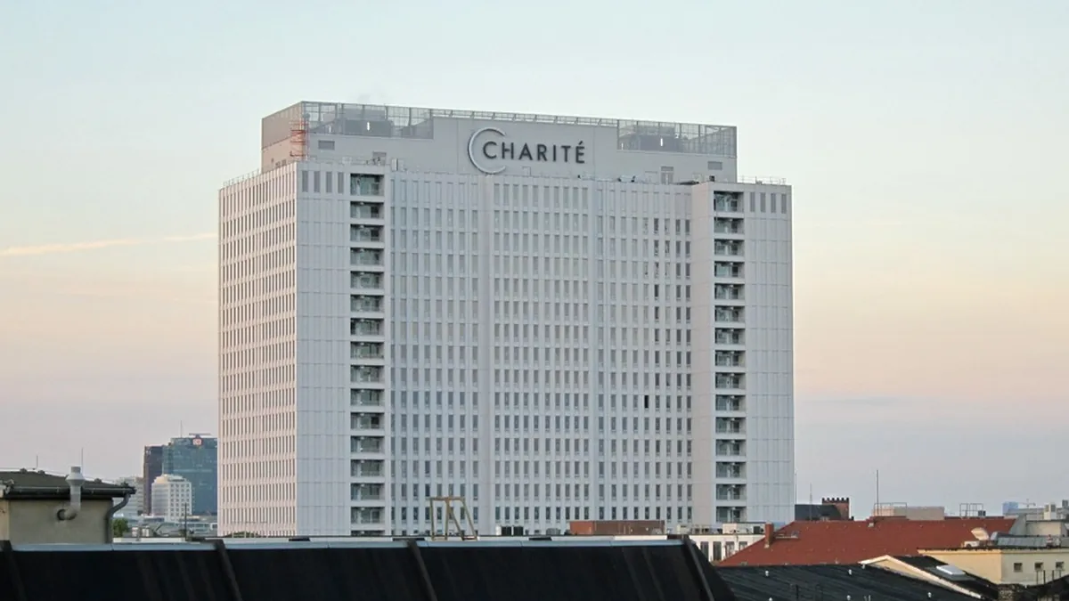 Das Bettenhochhaus der Charité – Universitätsmedizin Berlin