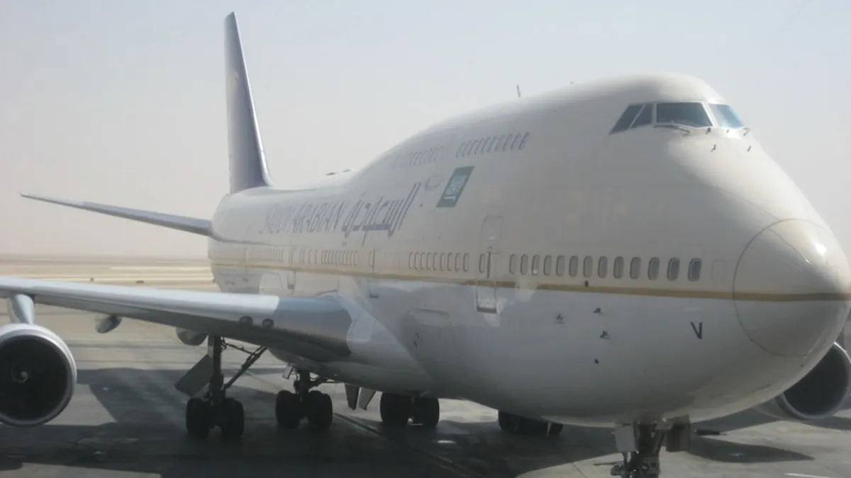 Symbolbild: Flugzeug der Saudi Arabian Airlines am Flughafen Riad