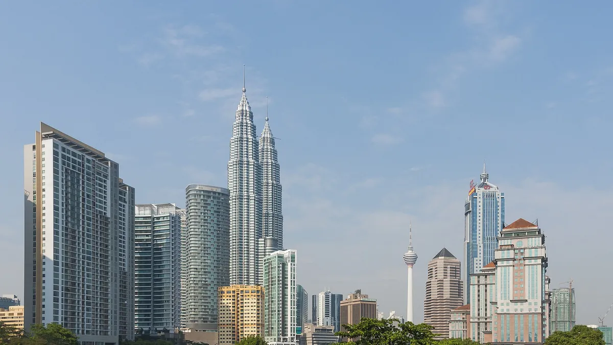 Symbolbild: Die Skyline von Kuala Lumpur mit den Petronas Towers