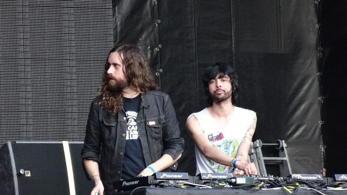 Архивна снимка (2013): Дуото Justice на фестивала Park Live в Москва