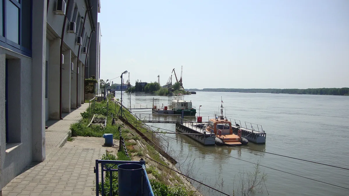 Символна снимка: кораби на брега на Дунав в Русе