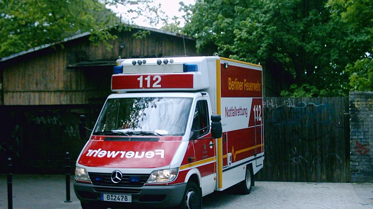 Symbolbild: Rettungswagen der Berliner Feuerwehr