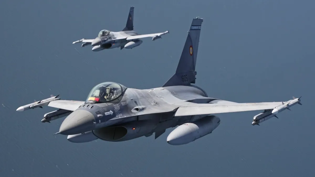 Архивна снимка: изтребители F-16 на румънските военновъздушни сили