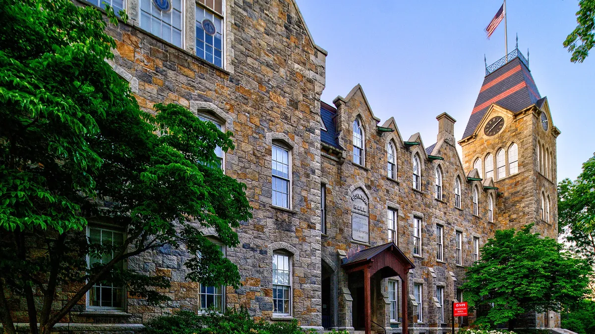 Архивна снимка: сградата Boynton Hall на Worcester Polytechnic Institute