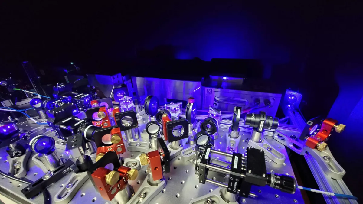 Archivbild: Optischer Aufbau des Neutralatom-Quantencomputers Aquila von QuEra