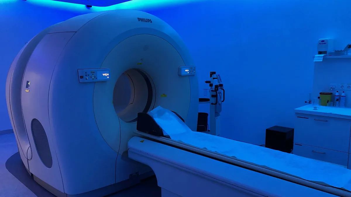 Символна снимка: PET-CT апарат в клиника (не моделът, използван в проучването)