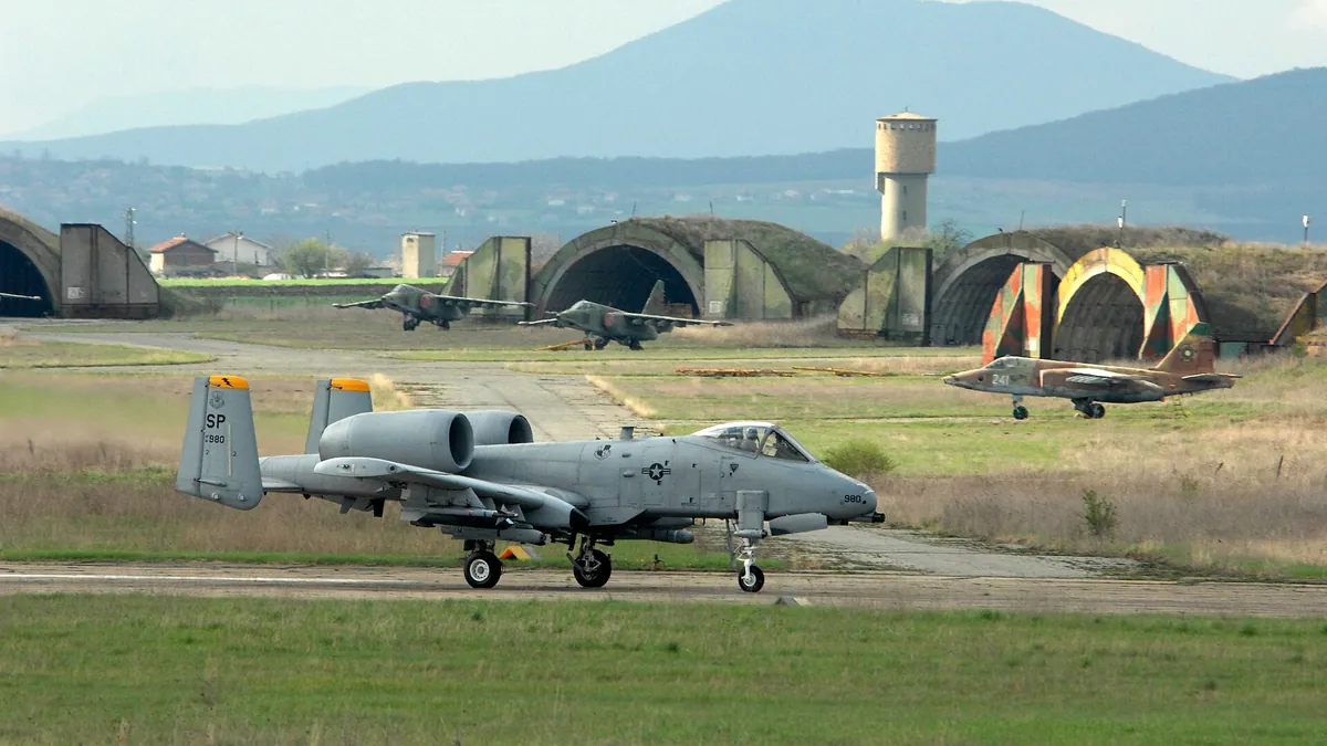 Архивна снимка (2009): американски щурмови самолет A-10 във военновъздушна база Безмер