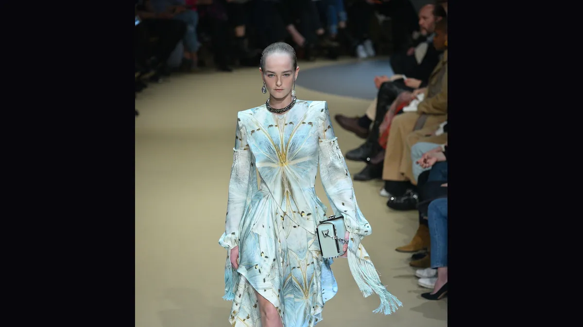 Модно ревю в Париж: McQueen есен/зима 2018 (архивна снимка)
