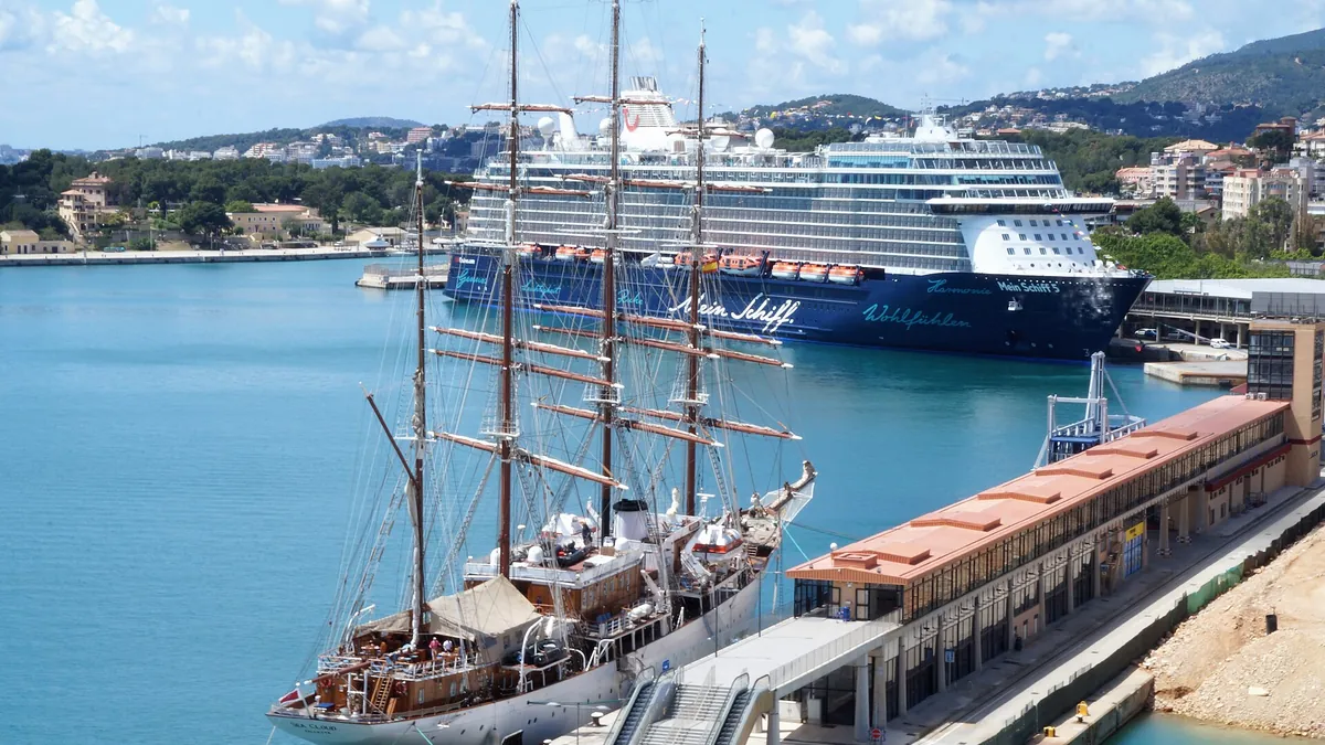 „Mein Schiff 5“ в пристанището на Палма де Майорка (архивна снимка)