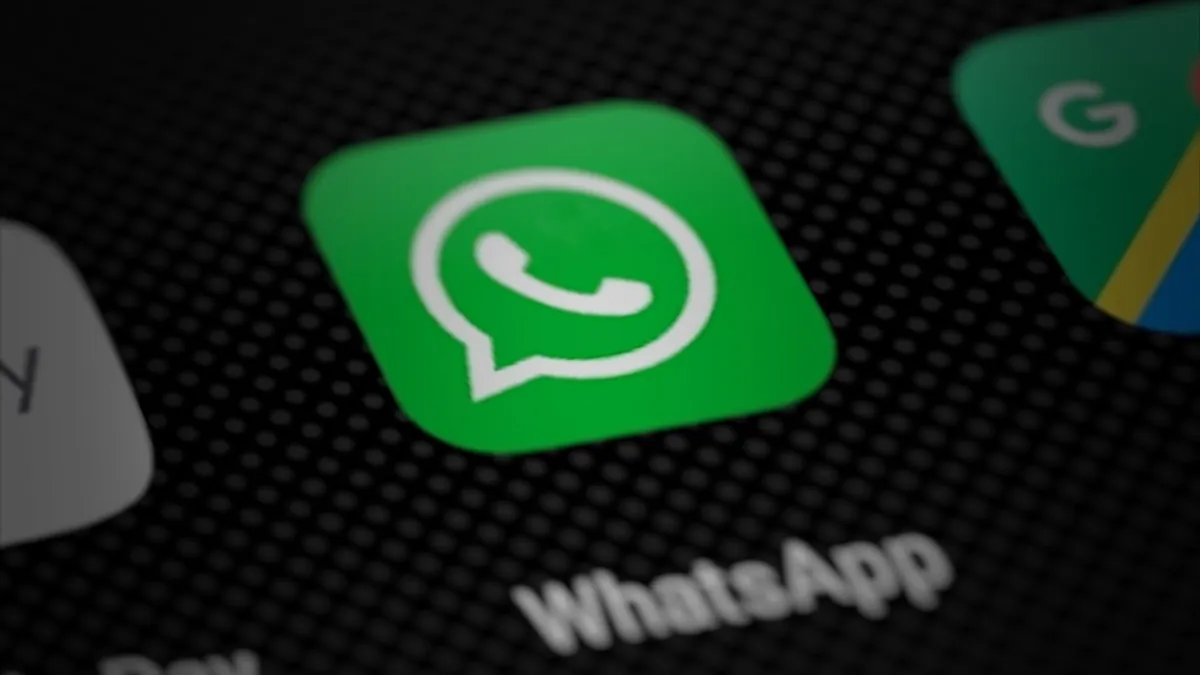 Илюстративна снимка: иконата на WhatsApp на екран на смартфон