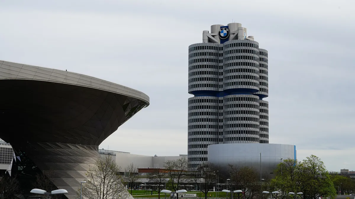 Архивна снимка (2025): централата на BMW („Четирите цилиндъра“) в Мюнхен
