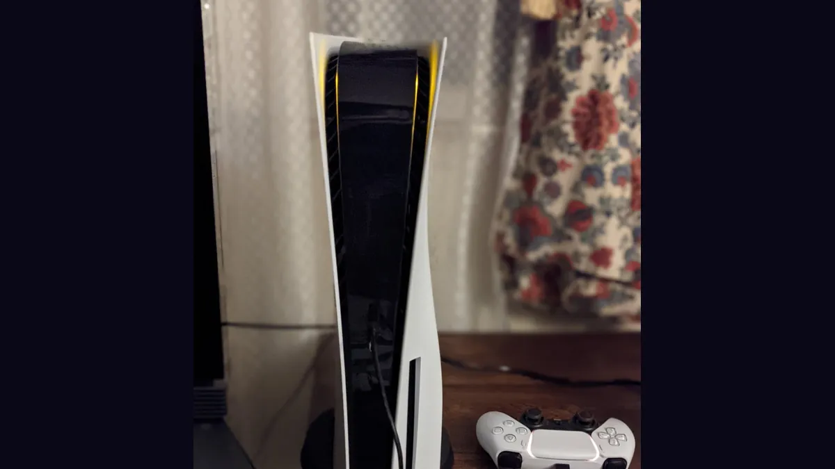 Символно изображение: конзола PlayStation 5 с контролер DualSense