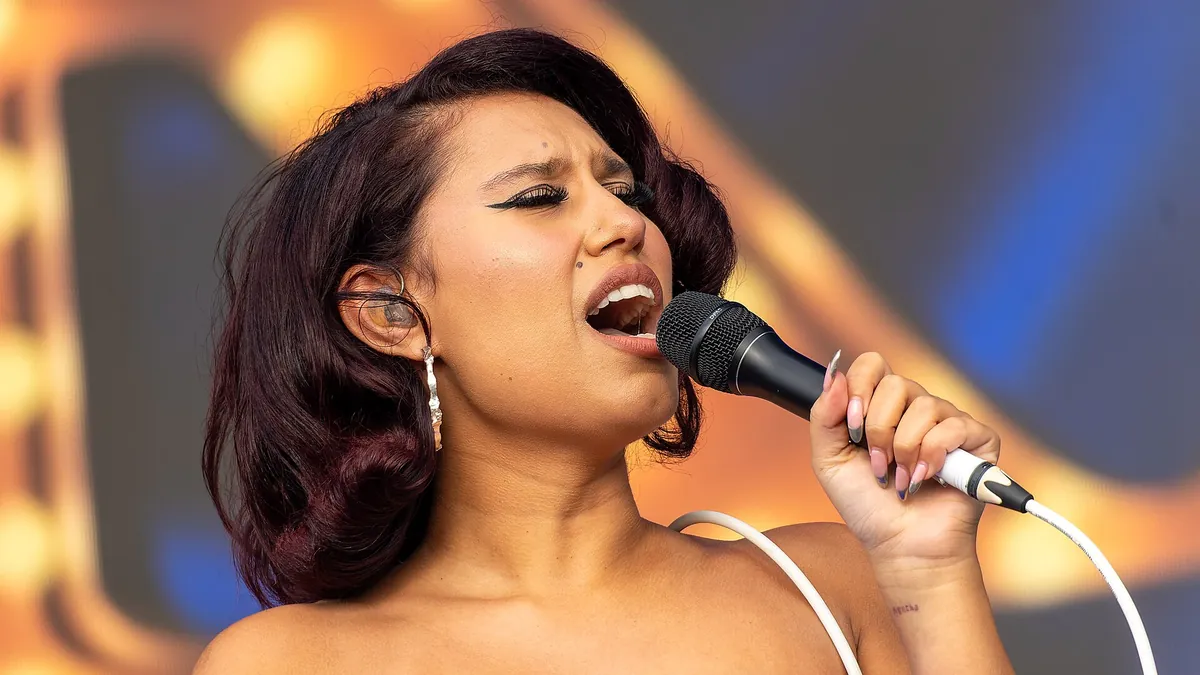 Archive photo: Raye singing at the Boardmasters Festival in 2023