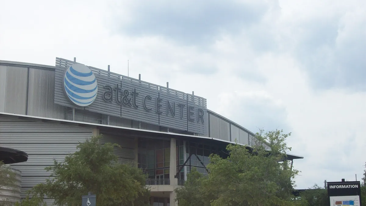 Залата в Сан Антонио с предишното ѝ име AT&T Center, днес Frost Bank Center (архивна снимка)