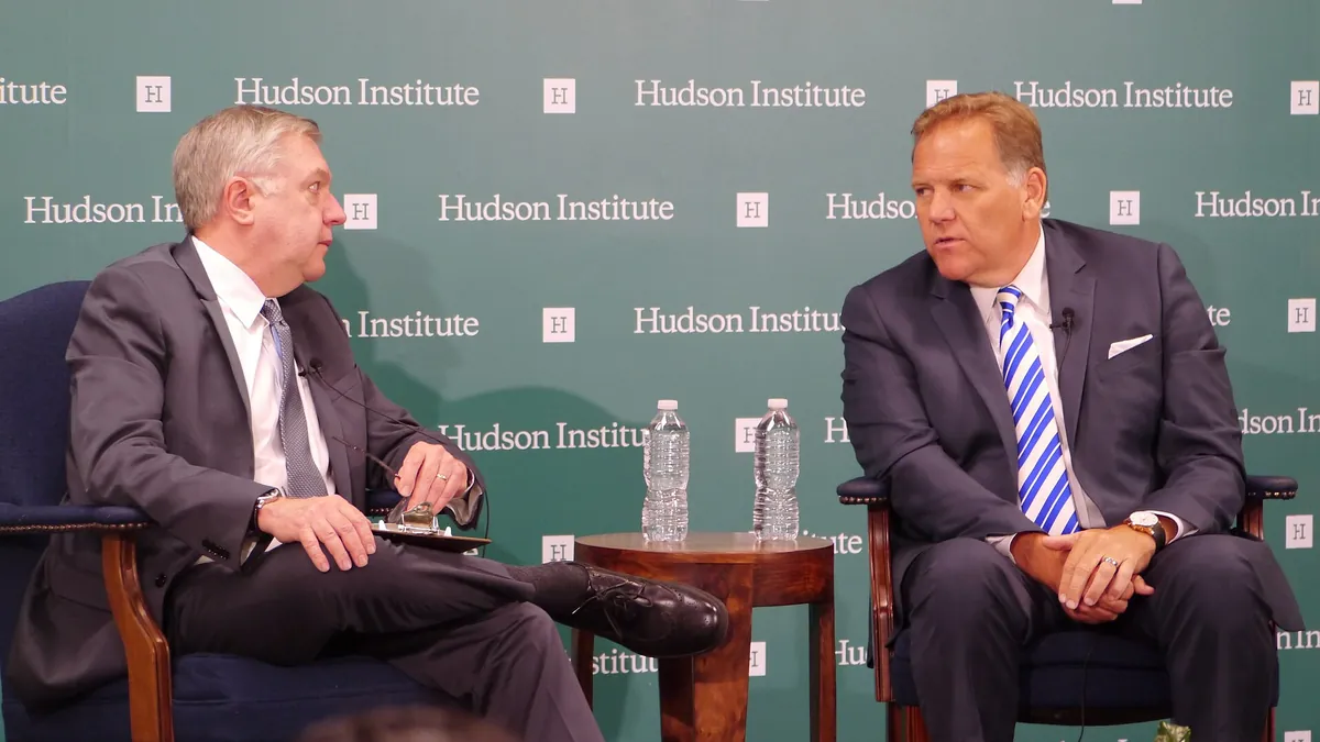 Архивна снимка: Майк Роджърс (вдясно) на дискусия в Hudson Institute