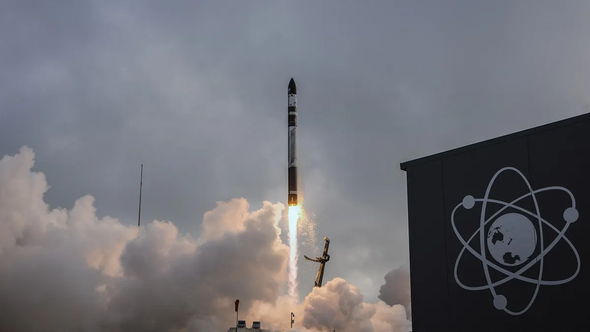 Symbolbild: Start einer Electron-Rakete von Rocket Lab in Māhia, Neuseeland (Juni 2024)