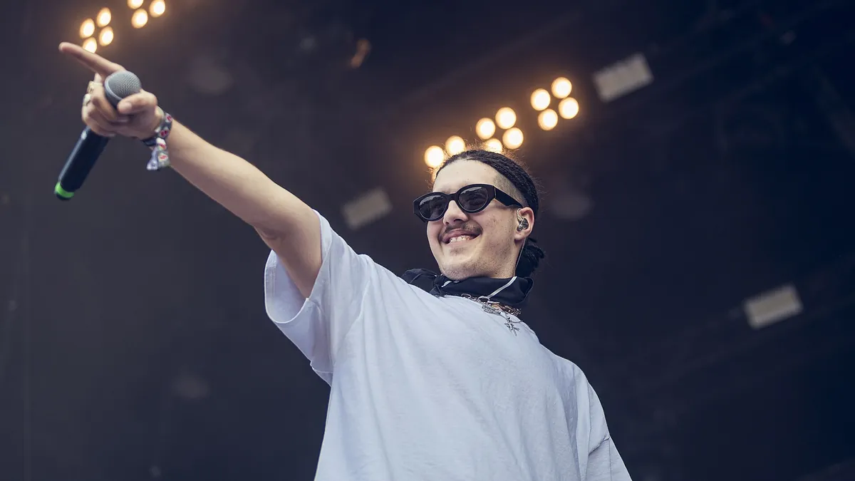 Archivbild: Rapper RIN bei einem Festivalauftritt