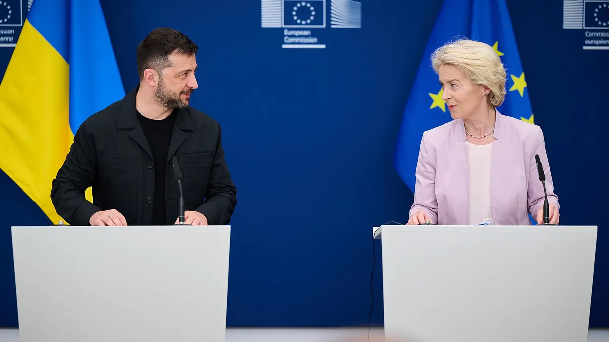 Archivbild: Wolodymyr Selenskyj und Ursula von der Leyen bei einer Pressekonferenz in Brüssel (August 2025)