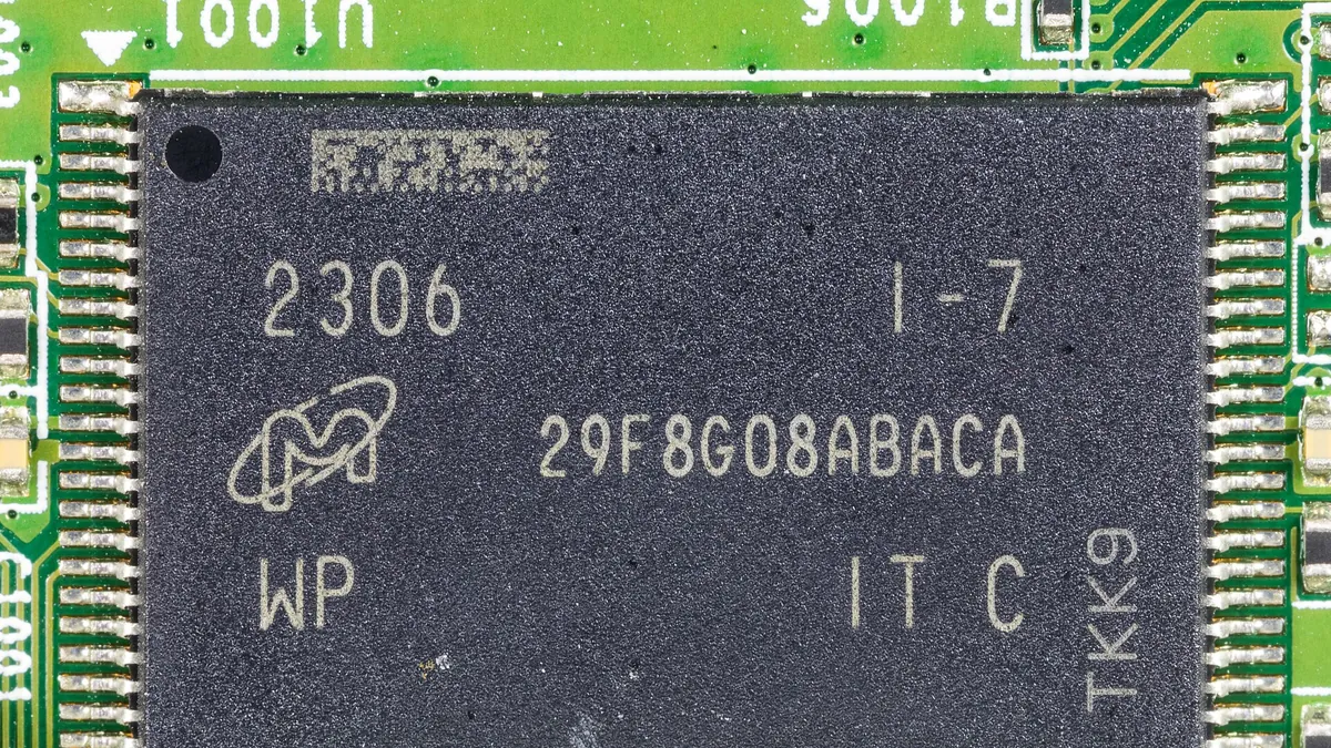Symbolic image: Micron NAND flash chip on a circuit board