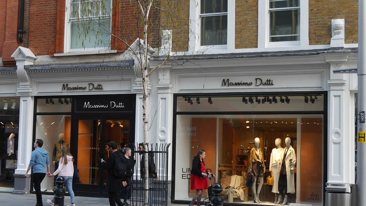 Магазин на Massimo Dutti на King's Road в Лондон (илюстративна снимка)