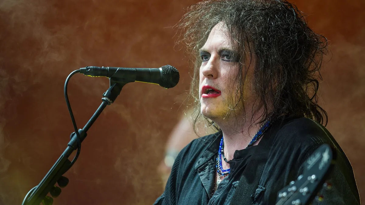 Архивна снимка: Робърт Смит с The Cure на фестивала Роскилде през 2012 г.