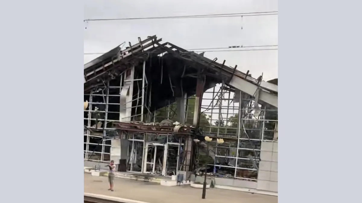 Archivbild: Bei einem russischen Angriff zerstörter Bahnhof Synelnykowe II, August 2025