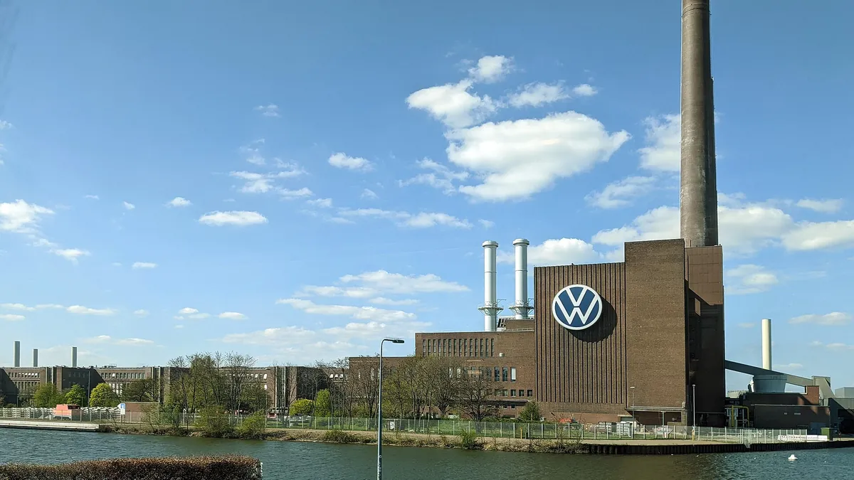Символна снимка: Заводът на Volkswagen във Волфсбург, 2022