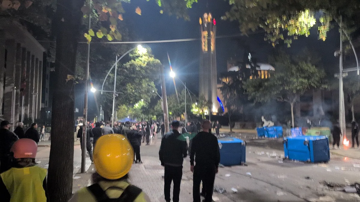 Архивна снимка: улични протести в Тирана, 2026 г.