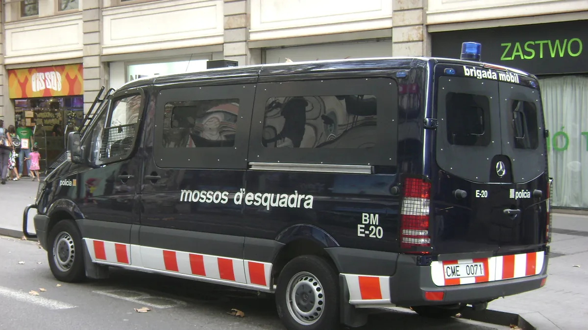Symbolbild: Einsatzwagen der katalanischen Polizei Mossos d'Esquadra in Barcelona
