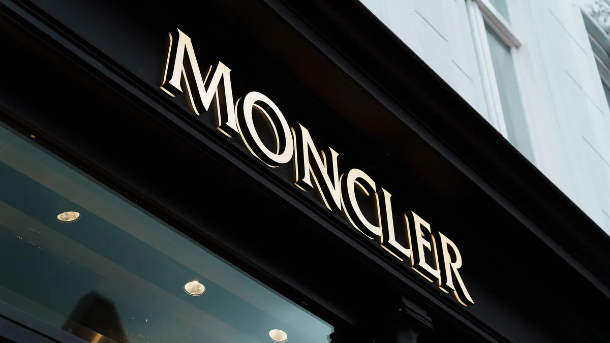 Надпис на магазин на Moncler в Амстердам (символна снимка)