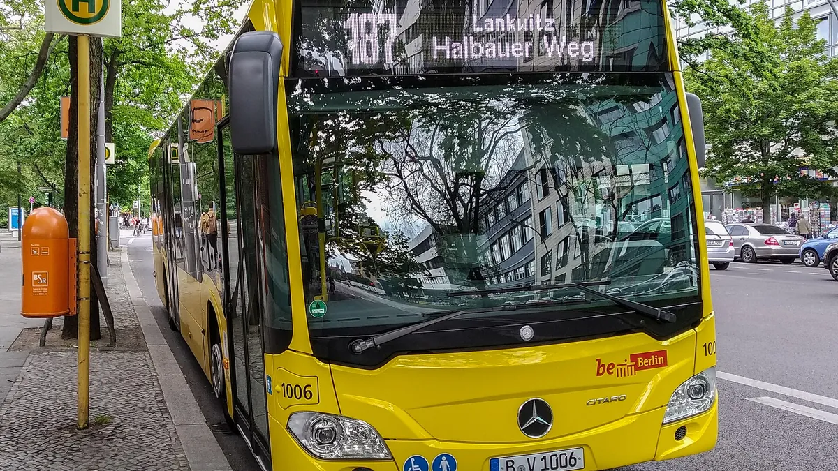 Символна снимка: Автобус на BVG на спирка в Берлин