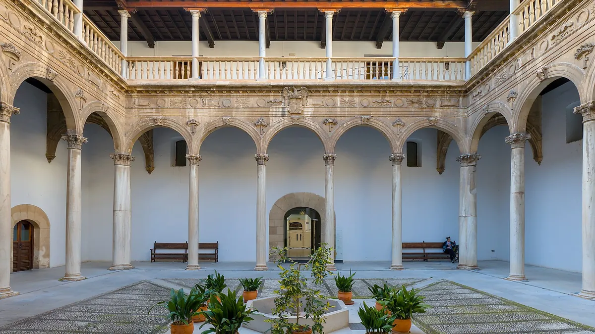 Innenhof des Hospital Real in Granada, Sitz des Rektorats der Universität Granada (Archivbild)